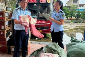 Kiểm tra ô tô khách, phát hiện hơn 6.000 đơn vị sản phẩm hàng hóa vi phạm