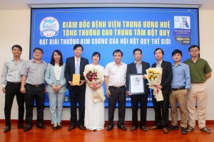 Hội đột quỵ thế giới trao “Giải thưởng kim cương” cho Trung tâm Đột quỵ Bệnh viện Trung ương Huế.
