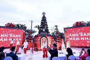 Đại lộ thương mại ở Long An lung linh sắc màu trước thềm Giáng sinh