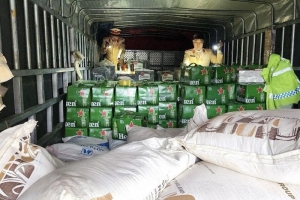 Lực lượng công an Hà Tĩnh tạm giữ số lượng lớn bia Heineken, rượu ngoại không rõ nguồn gốc