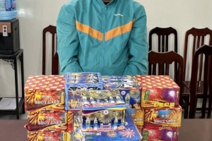 Bắt đối tượng vận chuyển gần 30kg pháo hoa nổ