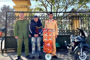 Bắt quả tang đối tượng vận chuyển 21,5kg pháo nổ