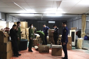 Hà Nội phát hiện xưởng sản xuất mỹ phẩm, thực phẩm chức năng giả mạo nhãn hiệu lớn