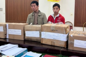 Đang đi giao pháo nổ thì bất ngờ bị bắt giữ
