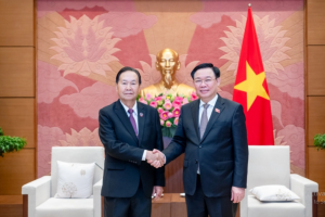 Chủ tịch Quốc hội Vương Đình Huệ tiếp Phó Chủ tịch Quốc hội Lào Chaleun Yiapaoher
