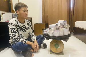 Bắt 02 đối tượng rủ nhau thuê khách sạn sản xuất pháo nổ