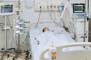 Ăn bim bim và mì cay mua tại hàng tạp hóa, hai cháu bé ở Thanh Hóa đang trong tình trạng nguy kịch