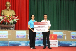 Đoàn công tác Agribank thăm và tặng quà cán bộ, chiến sỹ Bộ Tư lệnh vùng 5 Hải quân