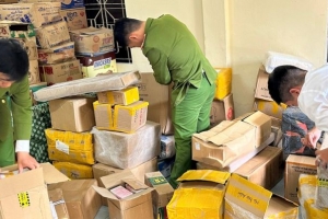 Mua pháo hoa nổ từ một người không rõ lai lịch, tài xế nhận "trái đắng"