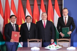 Thủ tướng Việt Nam- Hungary gặp gỡ báo chí và chứng kiến lễ ký kết các văn kiện hợp tác giữa hai nước