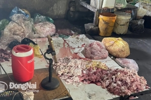 Đồng Nai: Phát hiện cơ sở chế biến hơn 1 tấn mỡ heo bẩn