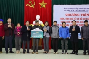 Sở Văn hóa, Thể thao và Du lịch Thanh Hóa thăm, tặng quà tết và hỗ trợ xây nhà tại huyện Bá Thước