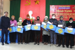 Thương hiệu và Công luận trao 200 suất quà Tết cho các gia đình có hoàn cảnh khó khăn xã Hải Minh