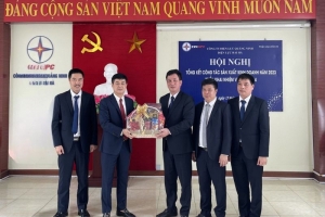Lãnh đạo PC Quảng Ninh thăm hỏi, tặng quà người lao động nhân dịp Tết Nguyên đán