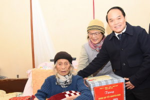 Lãnh đạo tỉnh Lạng Sơn thăm, tặng quà, chúc tết nhân dịp Tết Nguyên đán