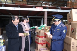 QLTT Lạng Sơn: Phối hợp kiểm tra các cơ sở kinh doanh, phân phối hàng hóa phục vụ Tết Nguyên đán
