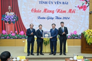 Chủ tịch Quốc hội Vương Đình Huệ thăm, chúc Tết tại tỉnh Yên Bái