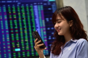 Giao dịch chứng khoán sáng 2/2: Cổ phiếu bất động sản lại lên ngôi