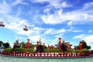 Diễn viên Tuyền Mập hướng dẫn đi cáp treo viếng Bà Chúa Xứ núi Sam