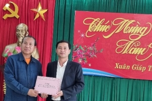 Thắt chặt tình đoàn kết Việt - Lào nhân dịp Tết Nguyên đán Giáp Thìn 2024