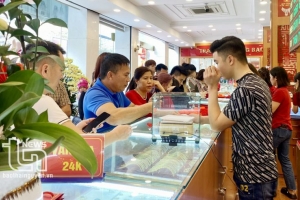 "Nô nức" mua vàng trong Ngày Vía thần tài