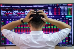 Chỉ số VN-Index giảm 15,31 điểm sau khi tiệm cận đỉnh cũ