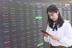 Giao dịch chứng khoán sáng 01/03: Nhóm cổ phiếu chứng khoán tăng tốc
