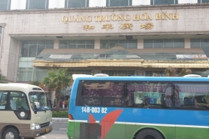 Thâm nhập thủ phủ kinh doanh hàng hóa có dấu hiệu vi phạm tại Quảng trường Hòa Bình