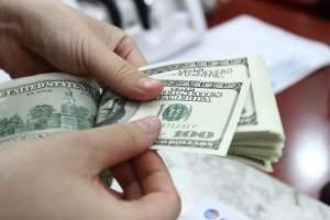 Tỷ giá USD hôm nay 8/3: Lao dốc không phanh, về mốc 102