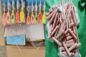 Thu giữ 1.500 hộp kẹo mút và 400 kg xúc xích đông lạnh không nguồn gốc xuất xứ