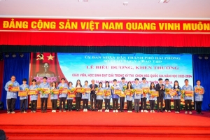 Hải Phòng chi hơn 6 tỷ đồng khen thưởng giáo viên, học sinh đoạt giải các môn văn hoá cấp Quốc gia năm học 2023-2024