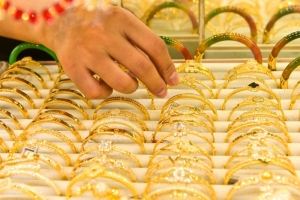 Giá vàng hôm nay 18/3: Vàng trong nước đứng yên