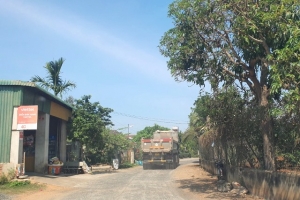 Vì sao xe quá trọng tải cho phép vẫn lưu thông trên đường dân sinh?