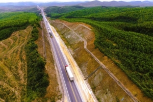 Hạn chế xe khách trên 30 chỗ, xe tải nặng vào cao tốc Cam Lộ-La Sơn