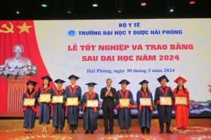 Trường Đại học Y Dược Hải Phòng trao bằng sau Đại học cho 360 học viên đến từ nhiều tỉnh, thành phố trong cả nước