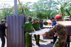 Hà Tĩnh huy động các lực lượng giúp người dân khắc phục thiệt hại do lốc xoáy