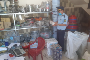 Tiền Giang xử phạt 1 hộ kinh doanh 700 bao thuốc lá điếu nhập lậu
