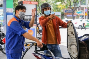 Từ 15h hôm nay, giá xăng Ron 92 tăng gần 300 đồng/lít