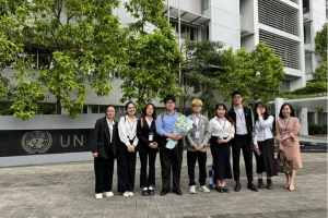 Sinh viên Đại học Luật – ĐHQGHN thảo luận cùng chuyên gia của Tổ chức Lao động Quốc tế về an sinh xã hội