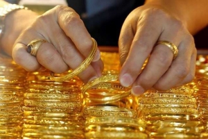 Giá vàng hôm nay 10/4: Vàng SJC tăng 2,4 triệu đồng