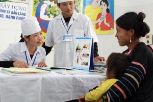 Thủ tướng chỉ đạo nghiên cứu bảo đảm tiền lương, phụ cấp cho nhân lực y tế cơ sở
