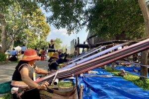 Sắc màu thổ cẩm hội tụ bên dòng Đăk Bla