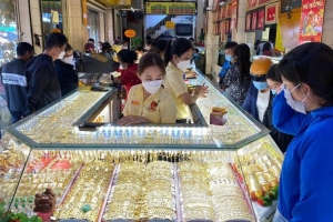 Giá vàng hôm nay 17/5: Vàng tăng chóng mặt rồi đột ngột giảm sâu