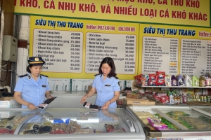 Phát hiện trên 700kg xúc xích không có hóa đơn, chứng từ