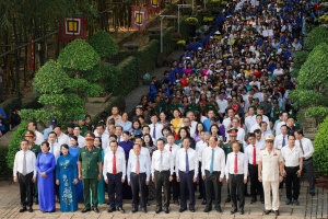 Lãnh đạo TP. Hồ Chí Minh cùng hàng ngàn người dân dâng hương tưởng nhớ Vua Hùng