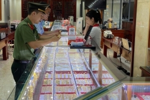 Trình xử phạt 85 triệu đồng đối với doanh nghiệp kinh doanh vàng giả mạo nhãn hiệu