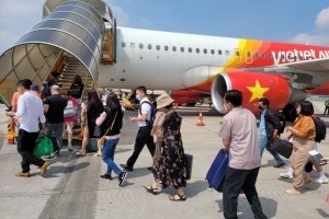 Giá vé máy bay nội địa dịp lễ 30/4 - 1/5 cao ngất ngưởng, nhiều hãng tăng thời gian hoạt động