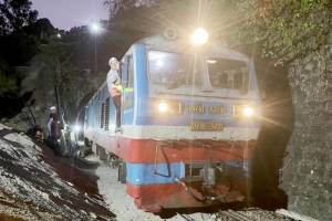 Tuyến đường sắt Bắc-Nam qua Đèo Cả đã thông tàu