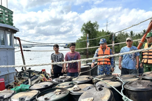 Phát hiện 10.000 lít dầu DO không rõ nguồn gốc