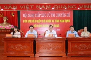 Đoàn đại biểu Quốc hội tỉnh Nam Định tiếp xúc cử tri là công nhân lao động